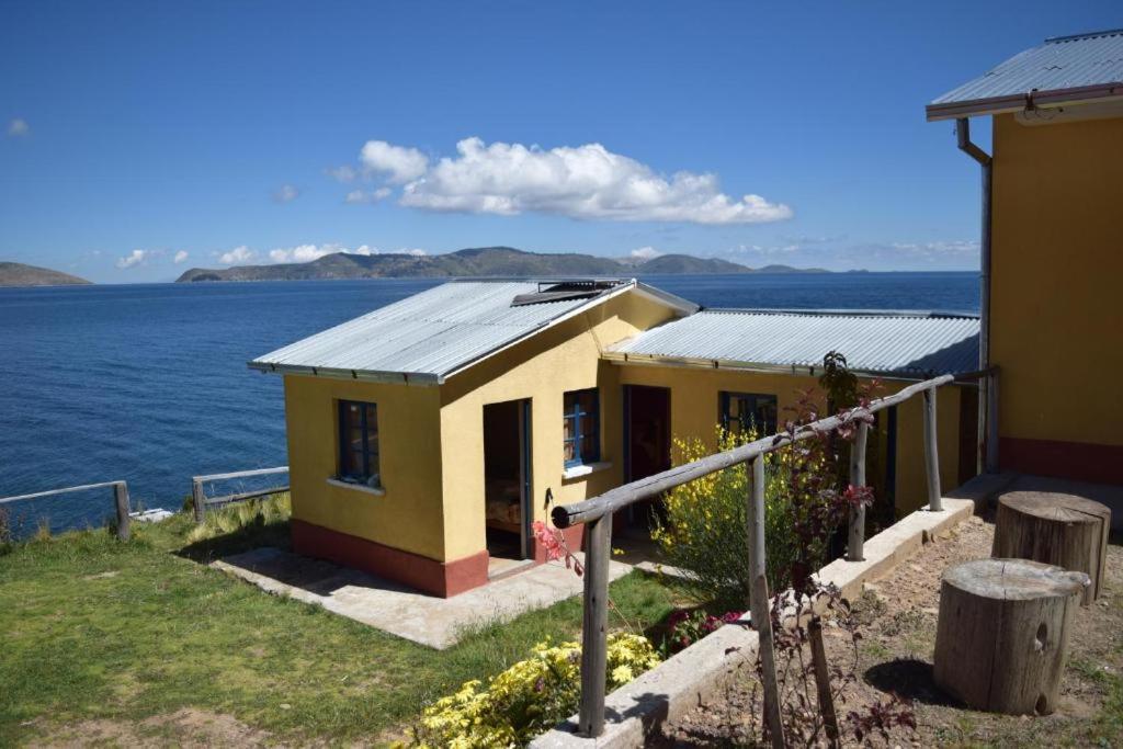 Hostal Luna Del Titikaka En Isla De La Luna Bolivia Hotel Exterior photo